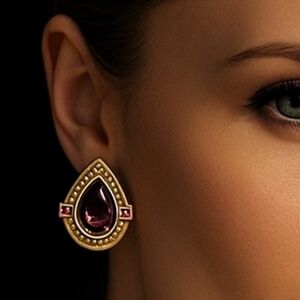 OSCAR DE LA RENTA VINTAGE 1980s GOLD PLATED PURPLE GLASS TEARDROP CLIP ON